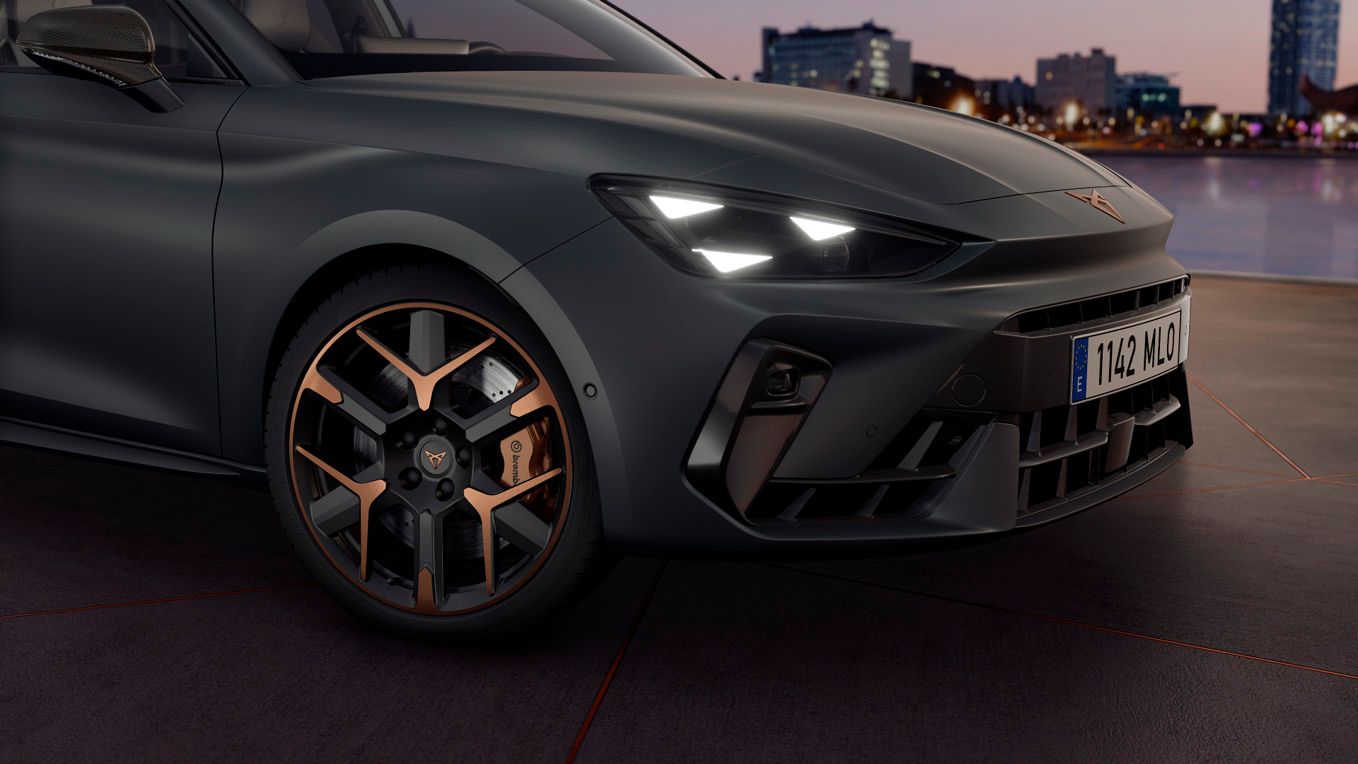 Nová CUPRA Leon Sportstourer 2024 se světlomety CUPRA Matrix