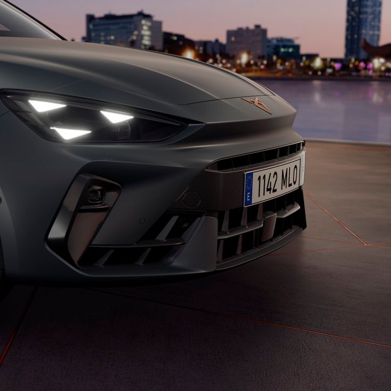 Nová CUPRA Leon Sportstourer 2024 se světlomety CUPRA Matrix