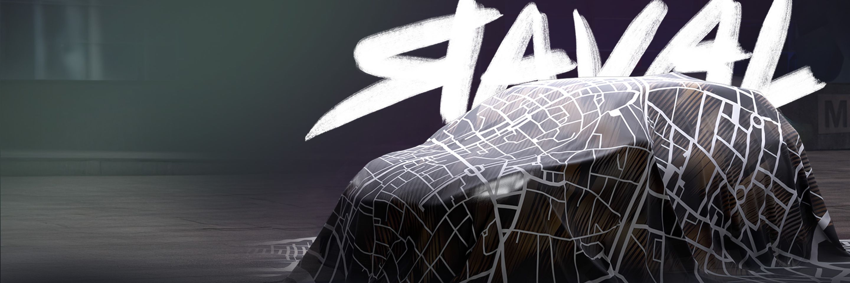 CUPRA Raval pod plachtou s nápisem v pozadí