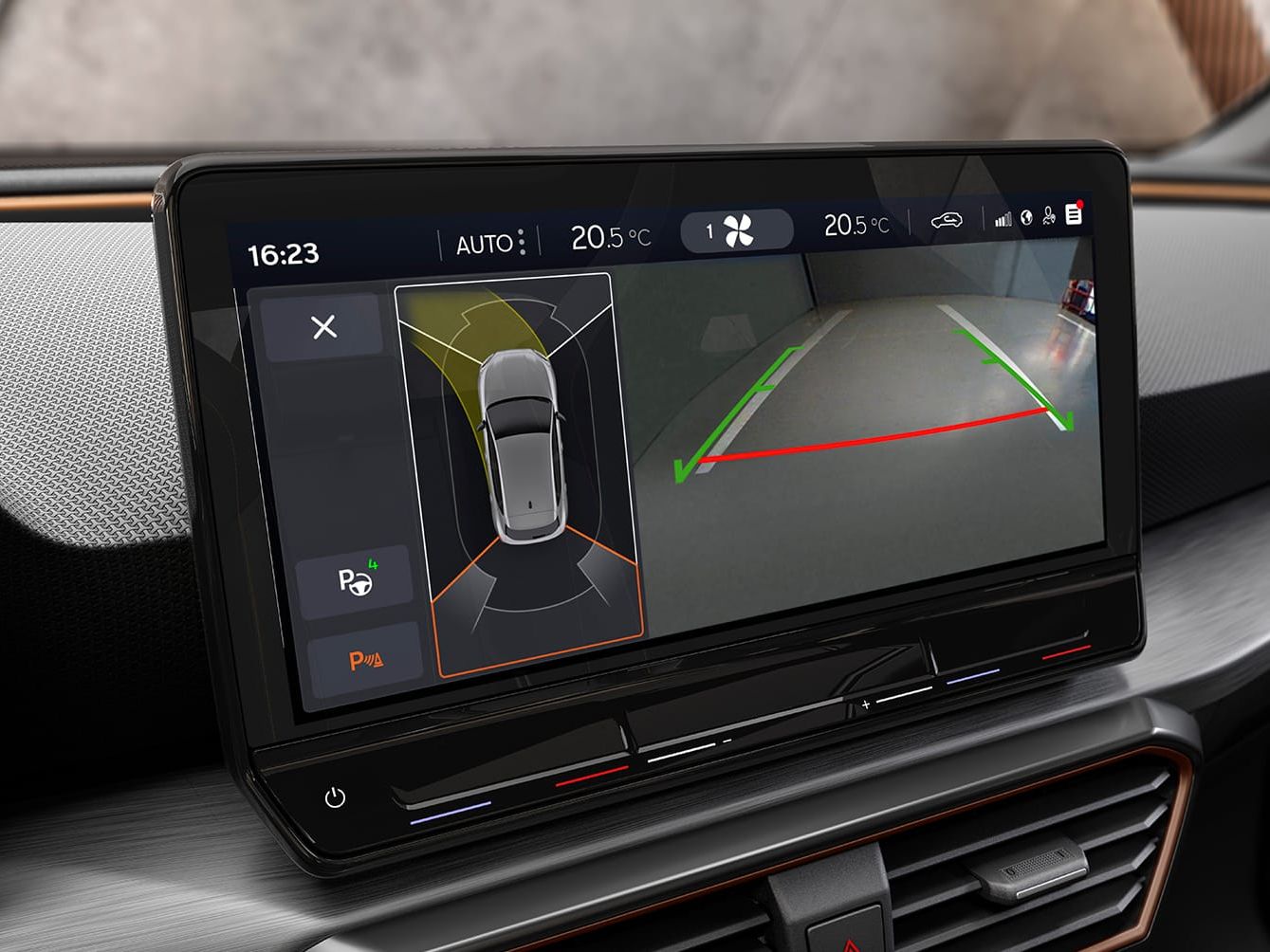 Autonomní parkování nového rodinného sportovního vozu CUPRA Leon Sportstourer ehybrid, pohled do interiéru