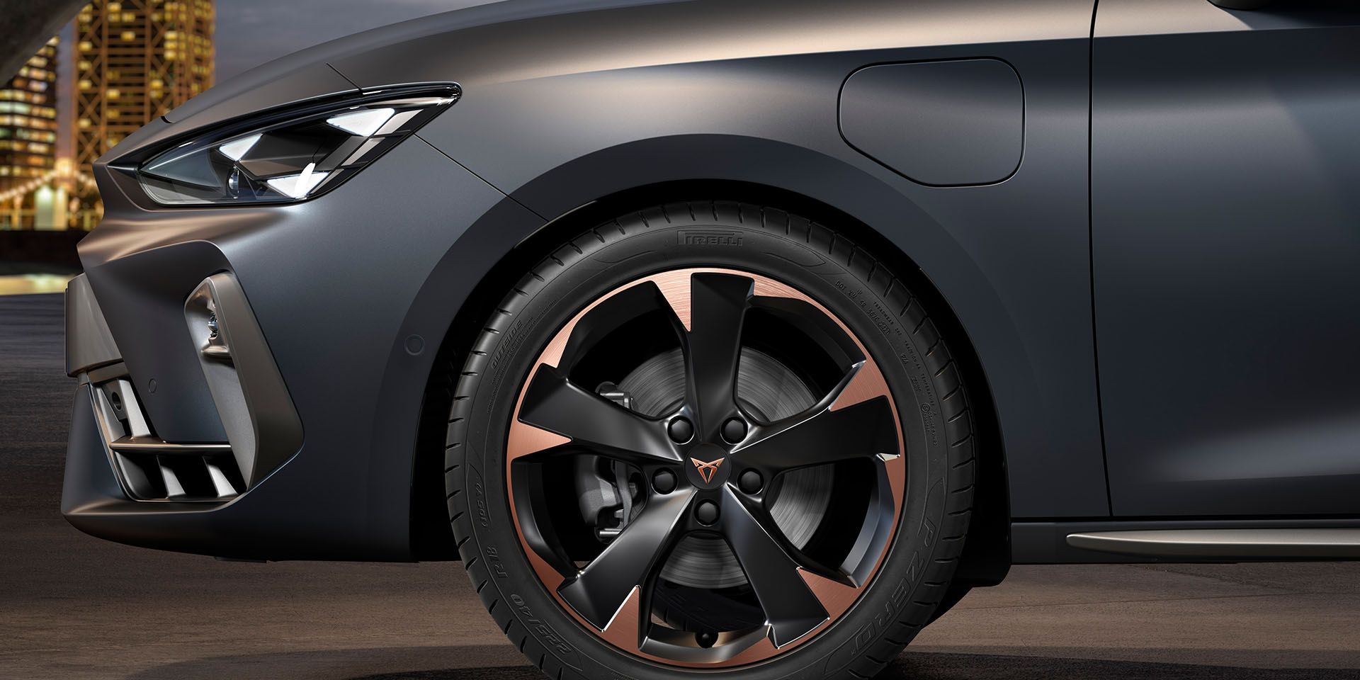 CUPRA Born 18 Zoll Leichtmetallfelgen Dark Aluminium Finish