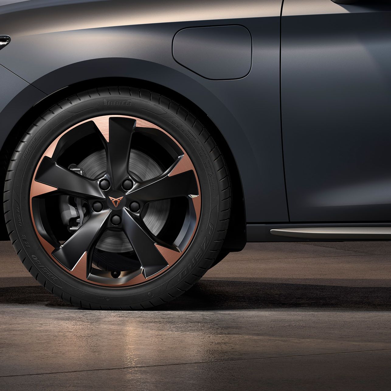 CUPRA Born 18 Zoll Leichtmetallfelgen Dark Aluminium Finish