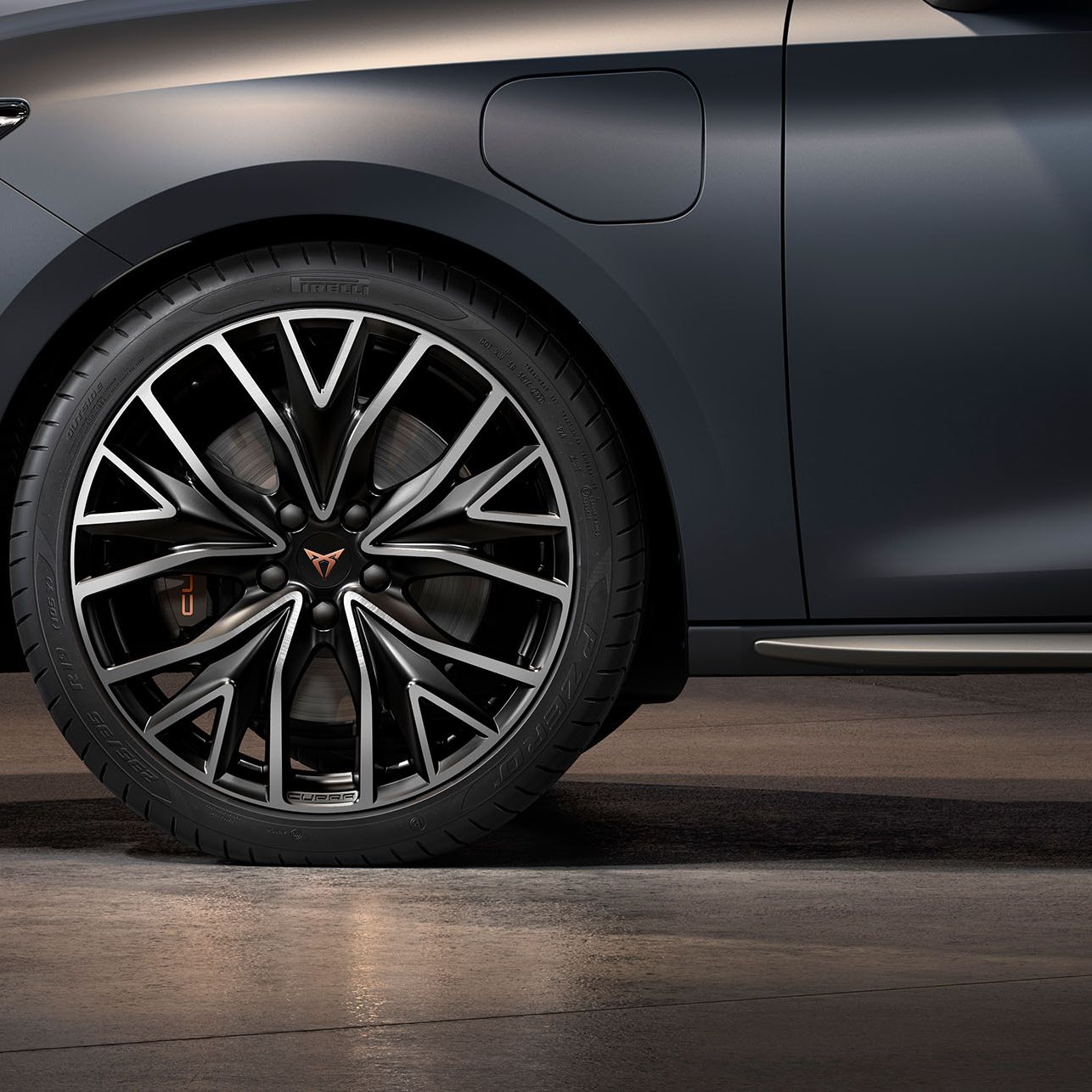 CUPRA Born 18 Zoll Leichtmetallfelgen Dark Aluminium Finish