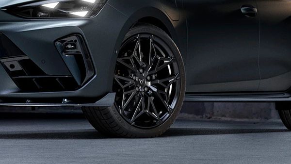 Hero pohled na model CUPRA Leon s paketem ABT