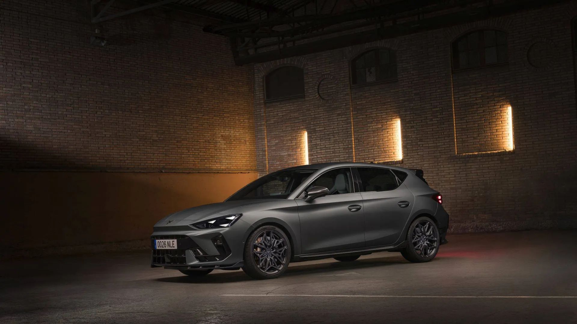 Hero pohled na model CUPRA Leon s paketem ABT