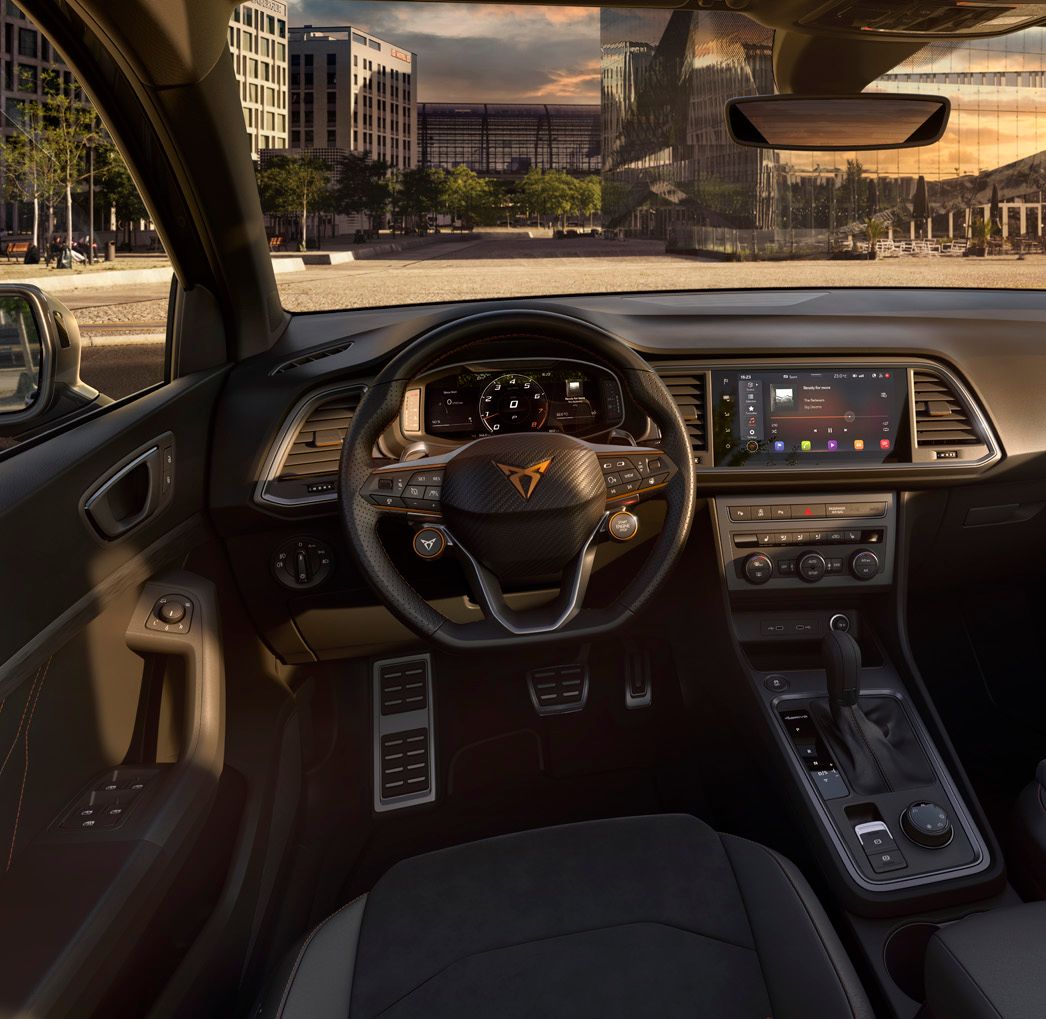 Usedněte do exkluzivního interiéru CUPRA Ateca a zažijte to pravé vzrušení z jízdy.