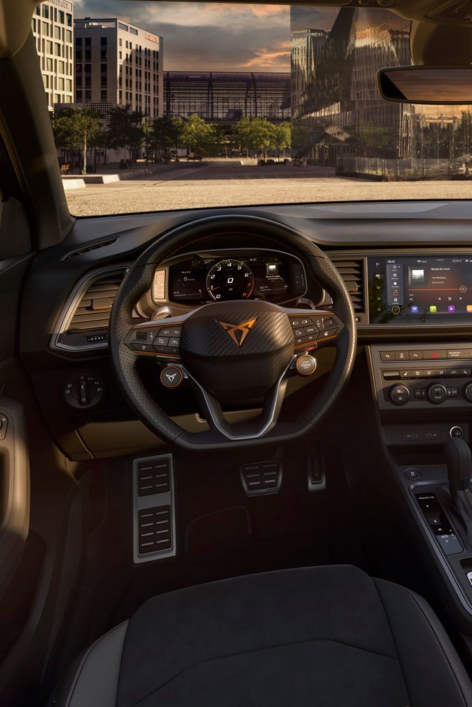Usedněte do exkluzivního interiéru CUPRA Ateca a zažijte to pravé vzrušení z jízdy.