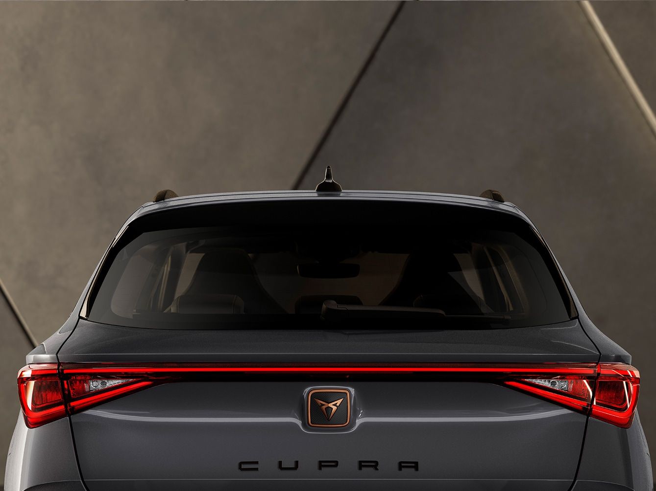 Inovace a vytříbený design vyzařují zadní LED světla Coast-to-coast.