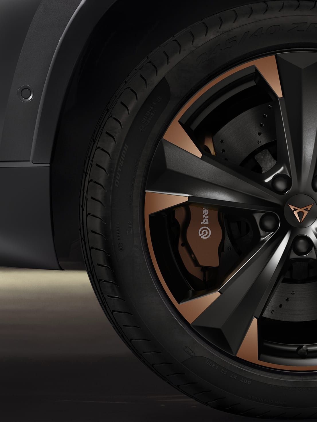CUPRA Ateca 2020 v barvě rodium šedá a 19" kola z lehkých slitin Sport Copper