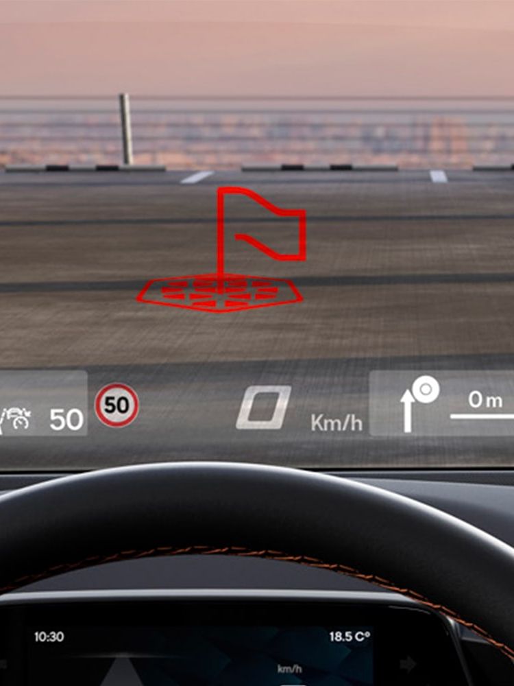 CUPRA Born Augmented Reality Info auf die Windschutzscheibe projiziert