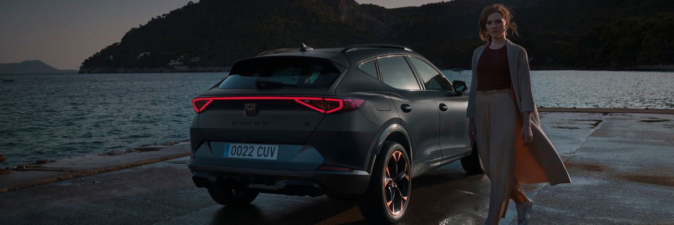 nový cupra formentor kompaktní suv s full led světlomety
