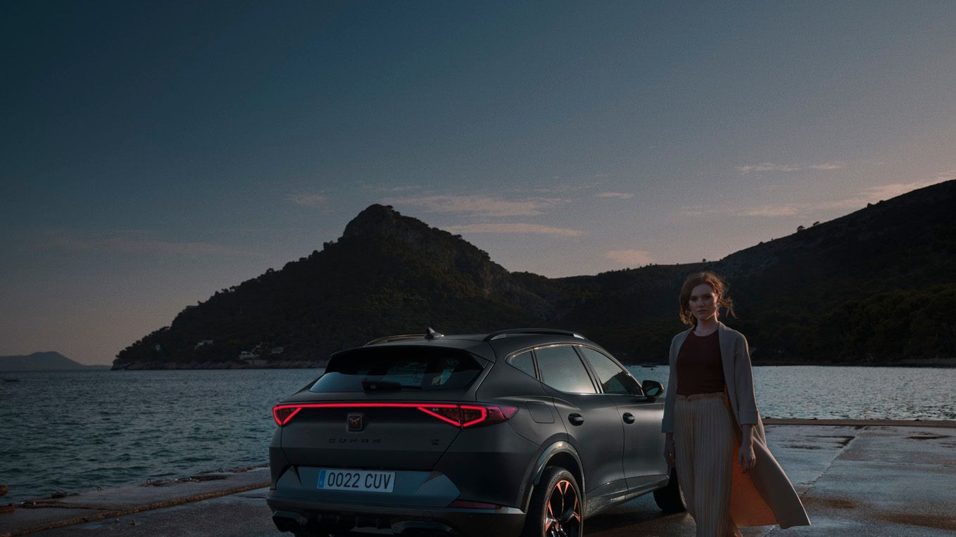 nový cupra formentor kompaktní suv s full led světlomety