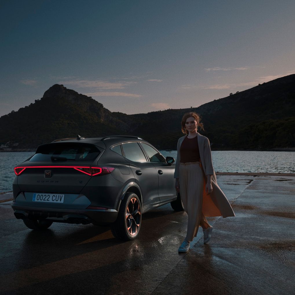 nový cupra formentor kompaktní suv s full led světlomety