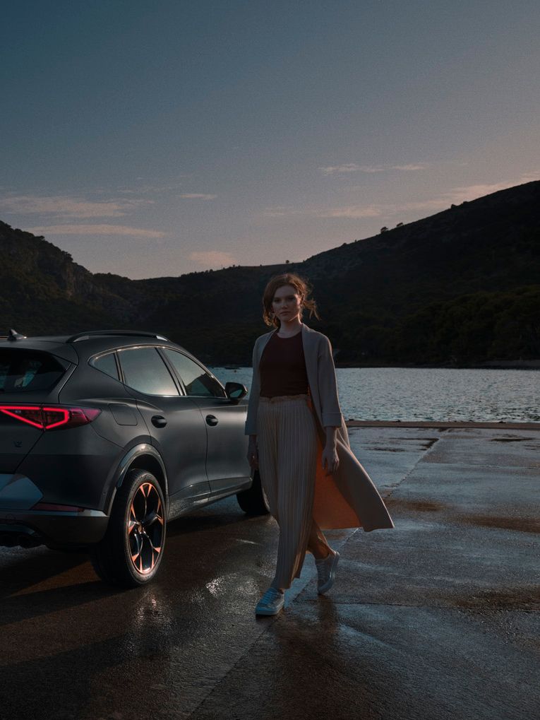 nový cupra formentor kompaktní suv s full led světlomety