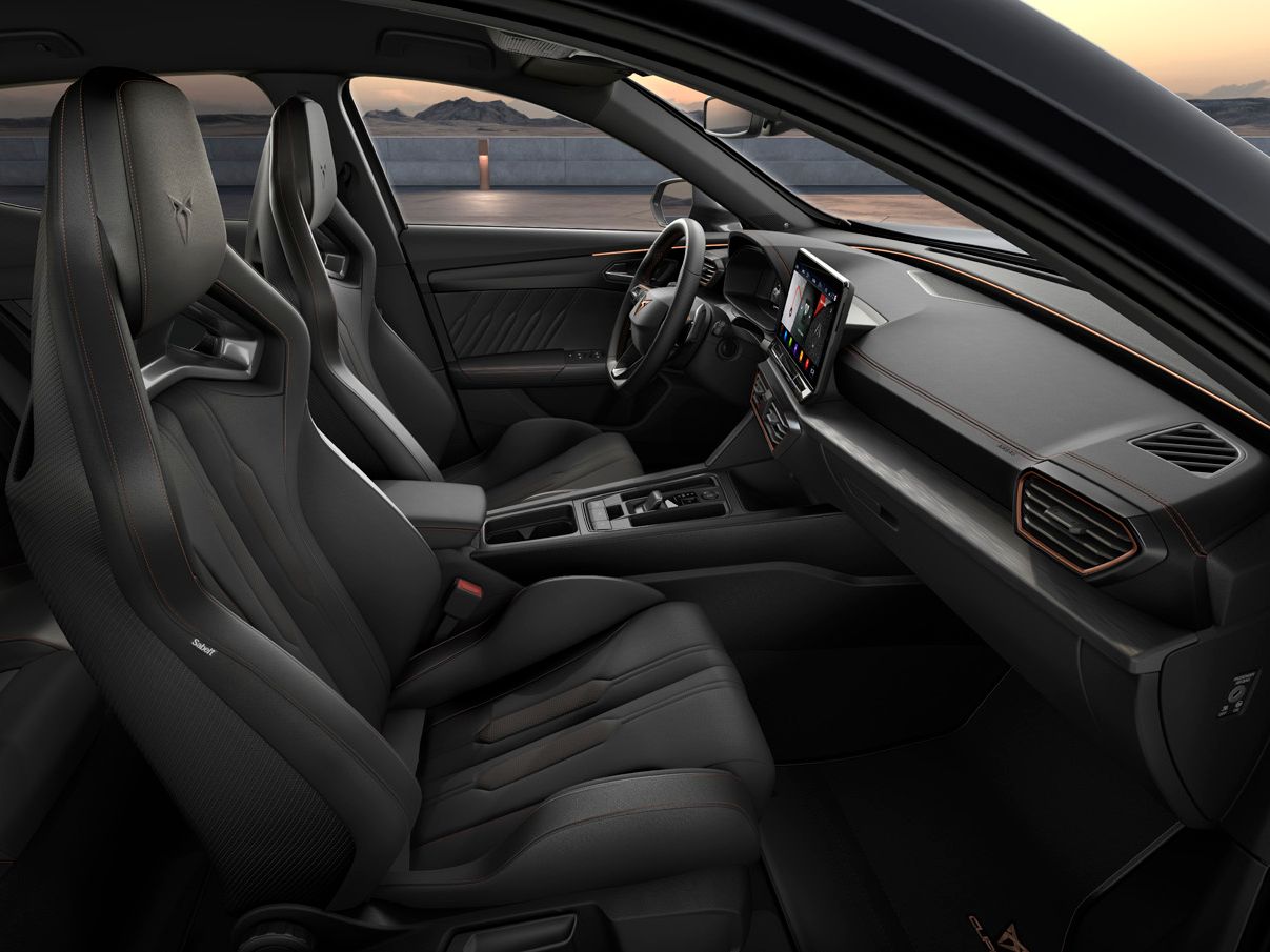 CUPRA Formentor VZ5 Vrcholná supersportovní sedadla CUP Bucket v pravé kůži v barvě Petrol Blue modrá nebo černá.