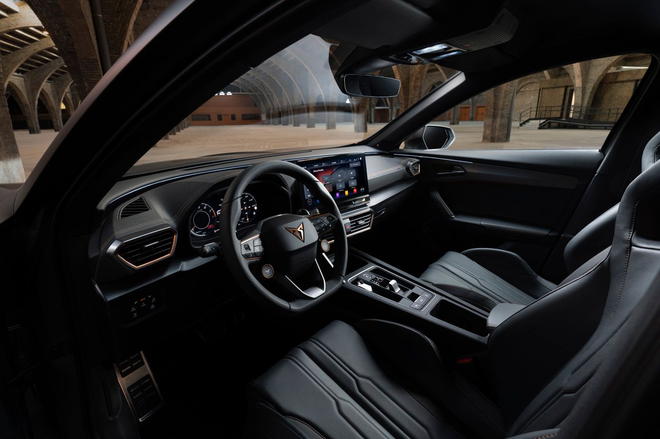 CUPRA Formentor VZ5 supersportovní kožený volant se satelitními tlačítky