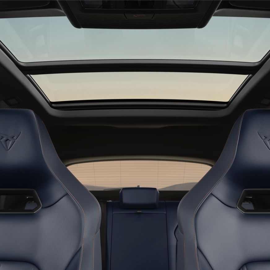 cupra formentor s panoramatickým elektronickým střešním oknem