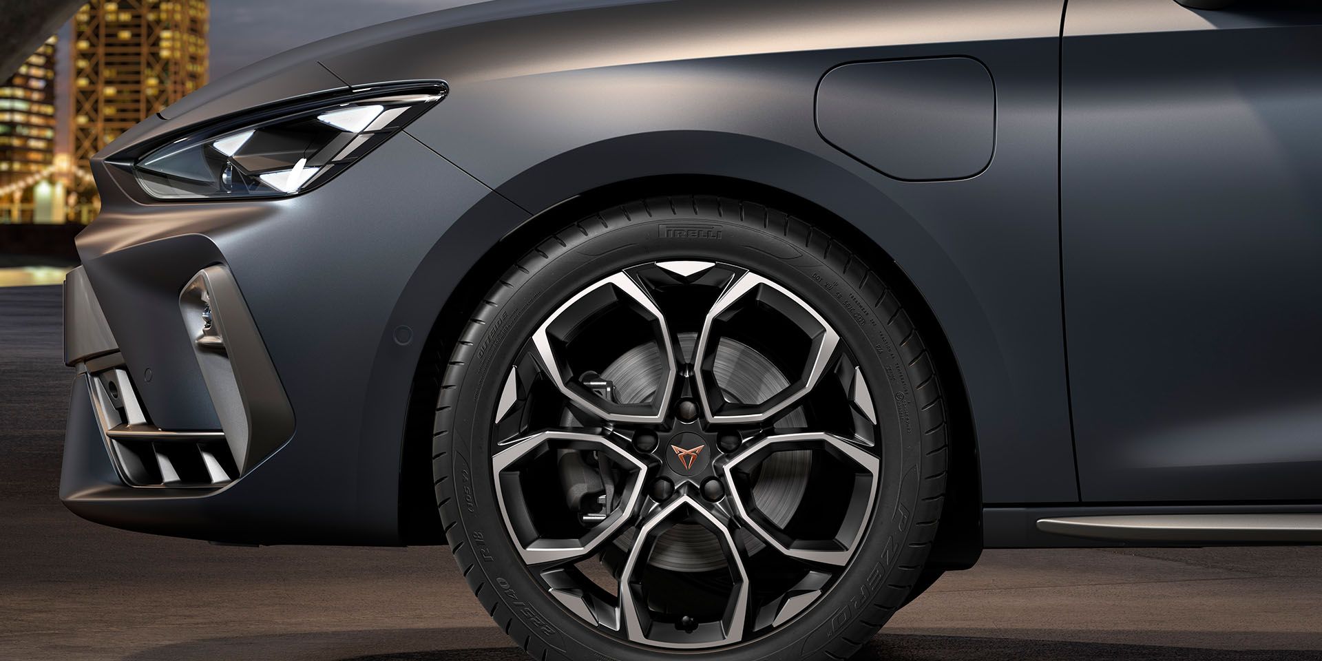 CUPRA Born 18 Zoll Leichtmetallfelgen Dark Aluminium Finish