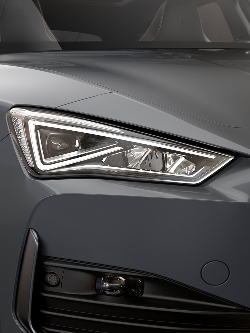 vůz CUPRA Leon Sportstourer Full LED přední světlomety