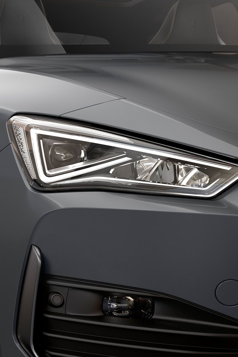 vůz CUPRA Leon Sportstourer Full LED přední světlomety
