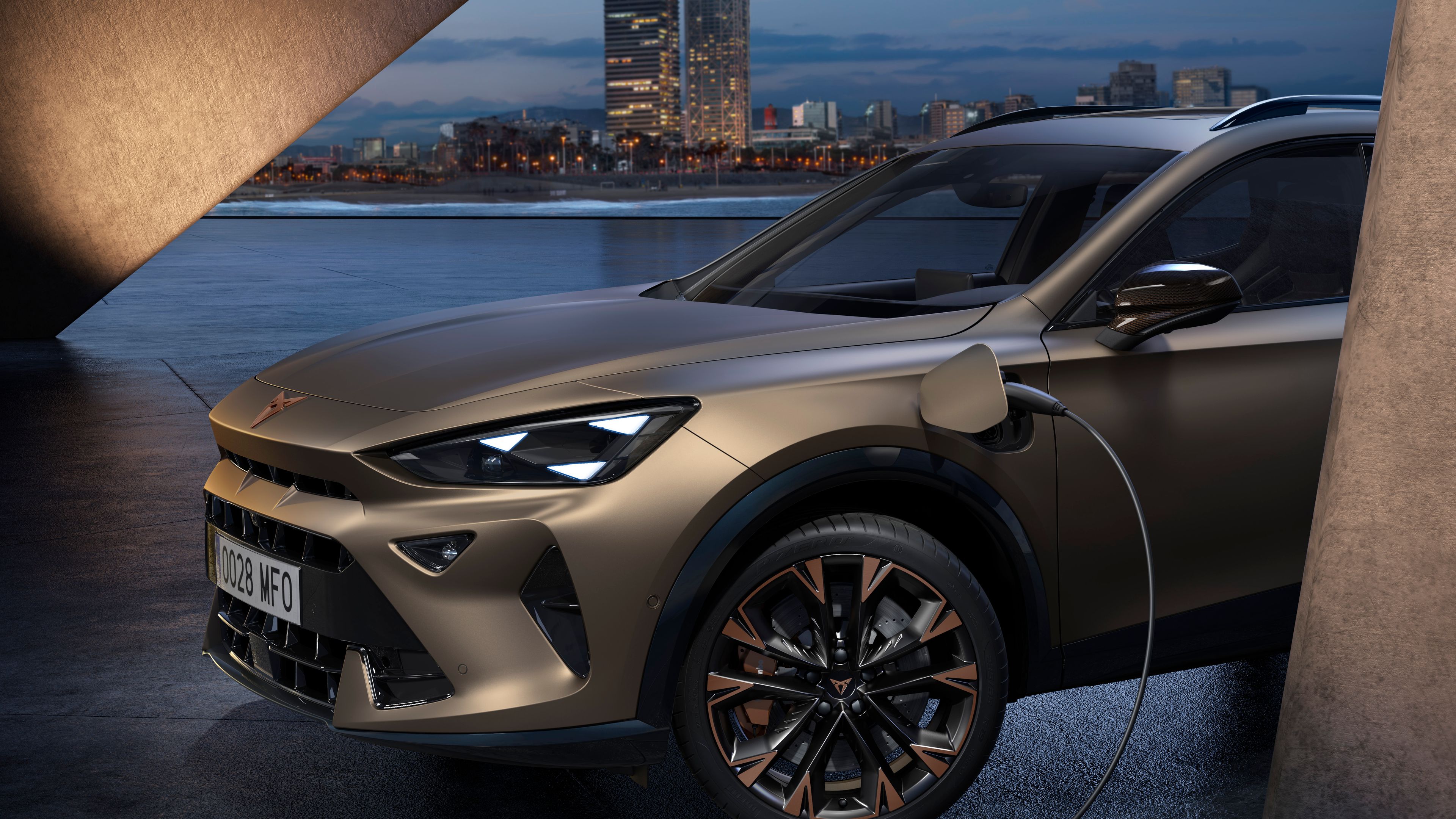 Nová CUPRA Formentor e-HYBRID v barvě Century bronze matt