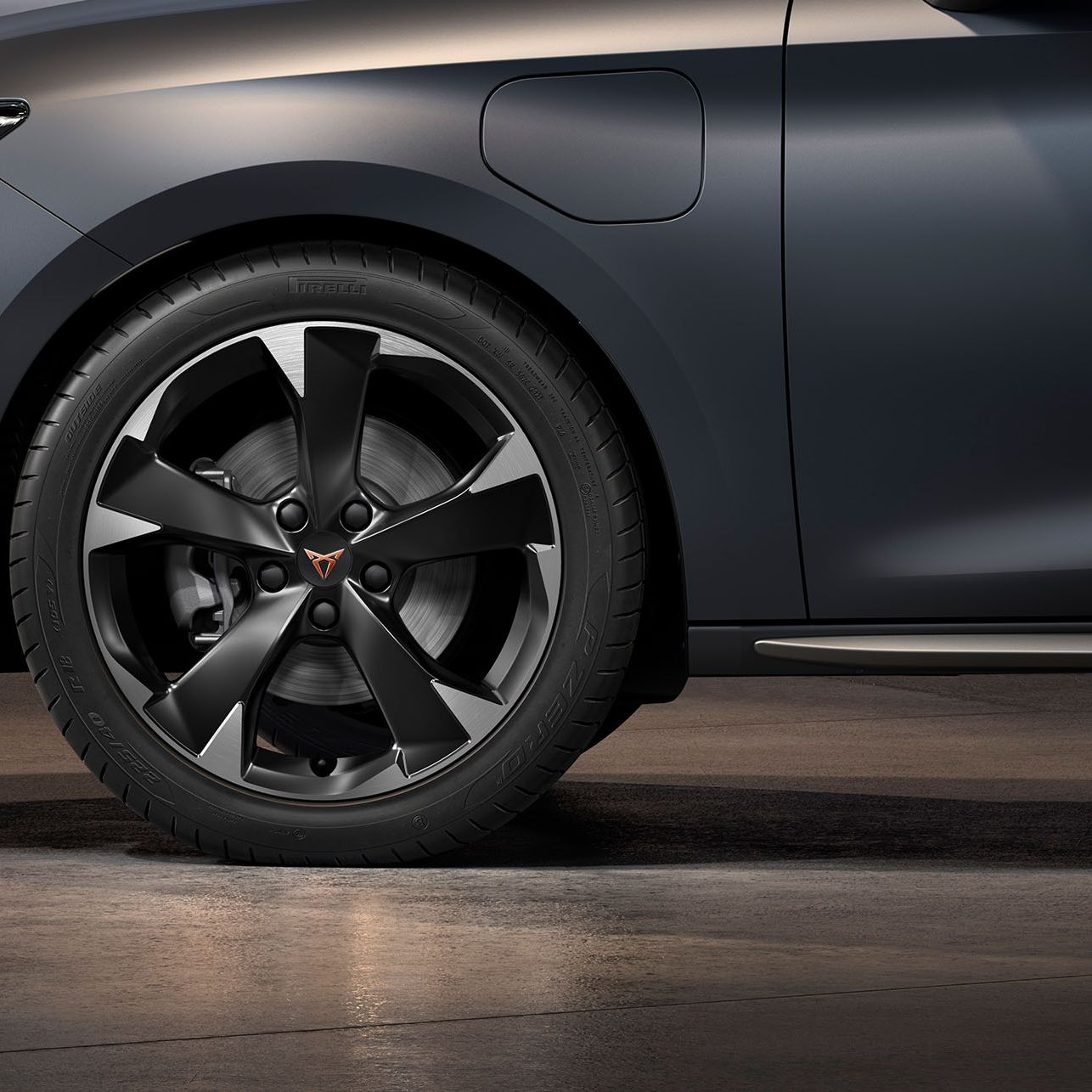 CUPRA Born 18 Zoll Leichtmetallfelgen Dark Aluminium Finish
