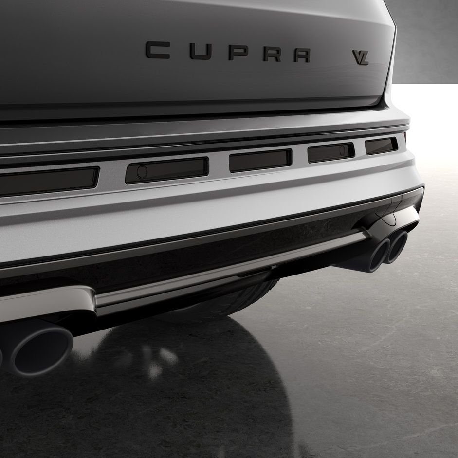 CUPRA Ateca 2020 v barvě rodium šedá zadní nárazník, zadní difuzor a čtyři koncovky výfuku CUPRA