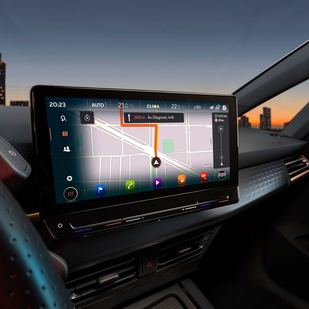 Nová CUPRA Born pohled do interiéru a na 12" obrazovku infotainmentu