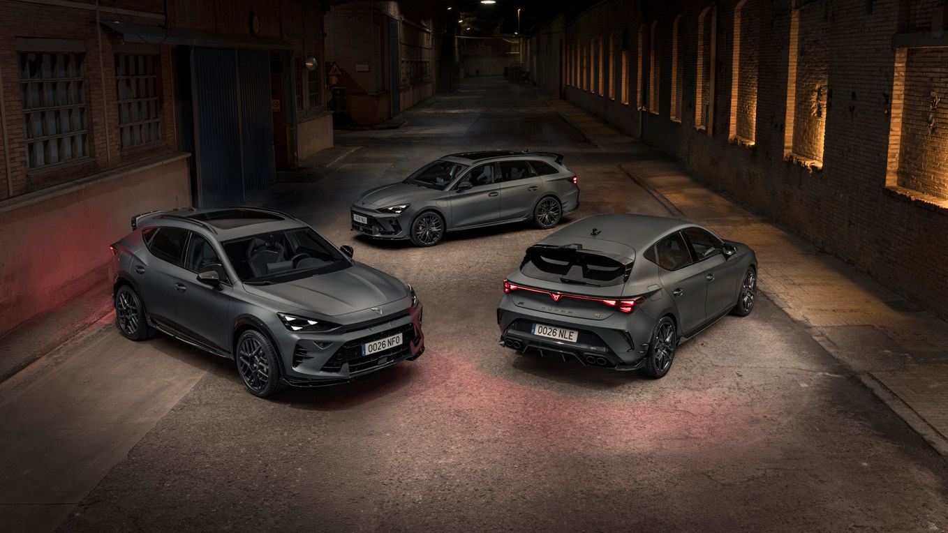 Pohled na modely CUPRA Leon, Leon Sportstourer a Formentor a paketem ABT