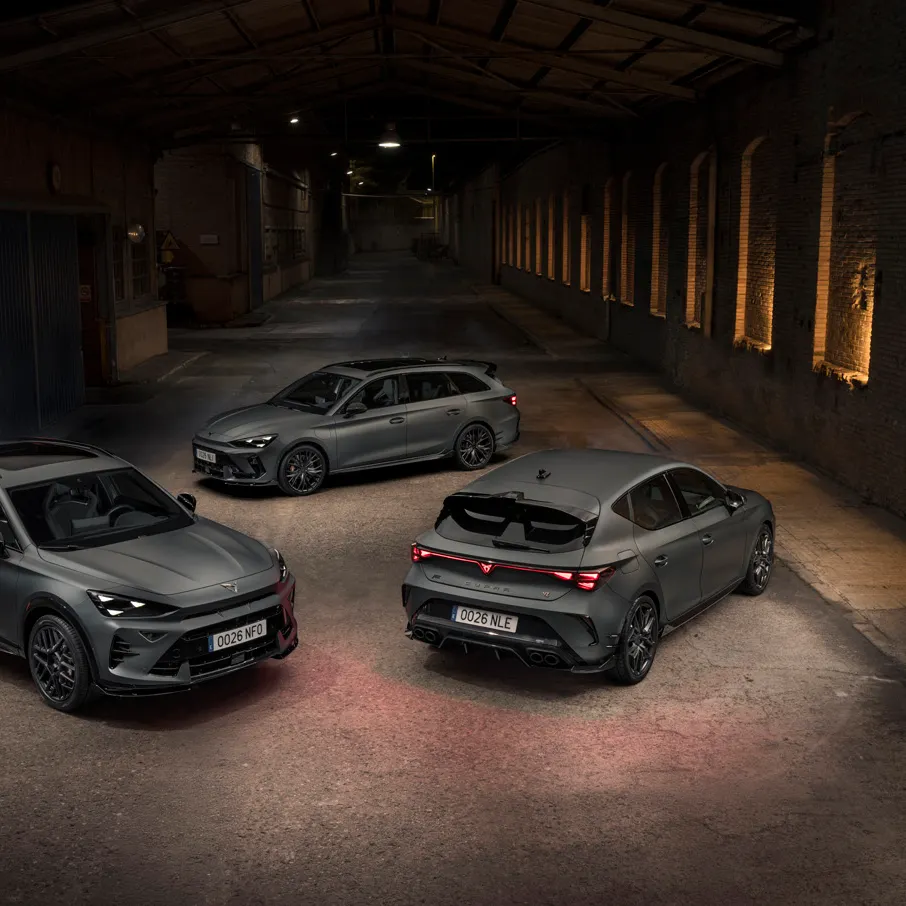 Pohled na modely CUPRA Leon, Leon Sportstourer a Formentor a paketem ABT
