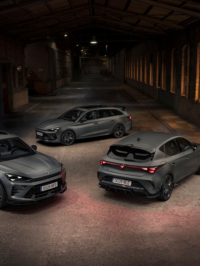 Pohled na modely CUPRA Leon, Leon Sportstourer a Formentor a paketem ABT