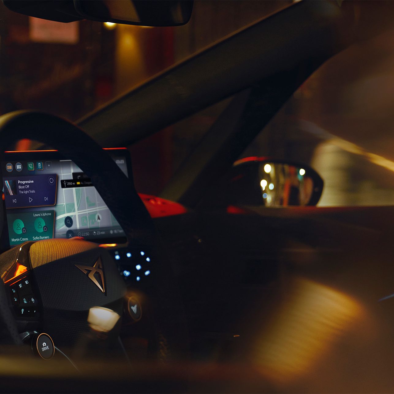 Interiér CUPRA Born s 12,9" infotainmentem a multifunkčním volantem