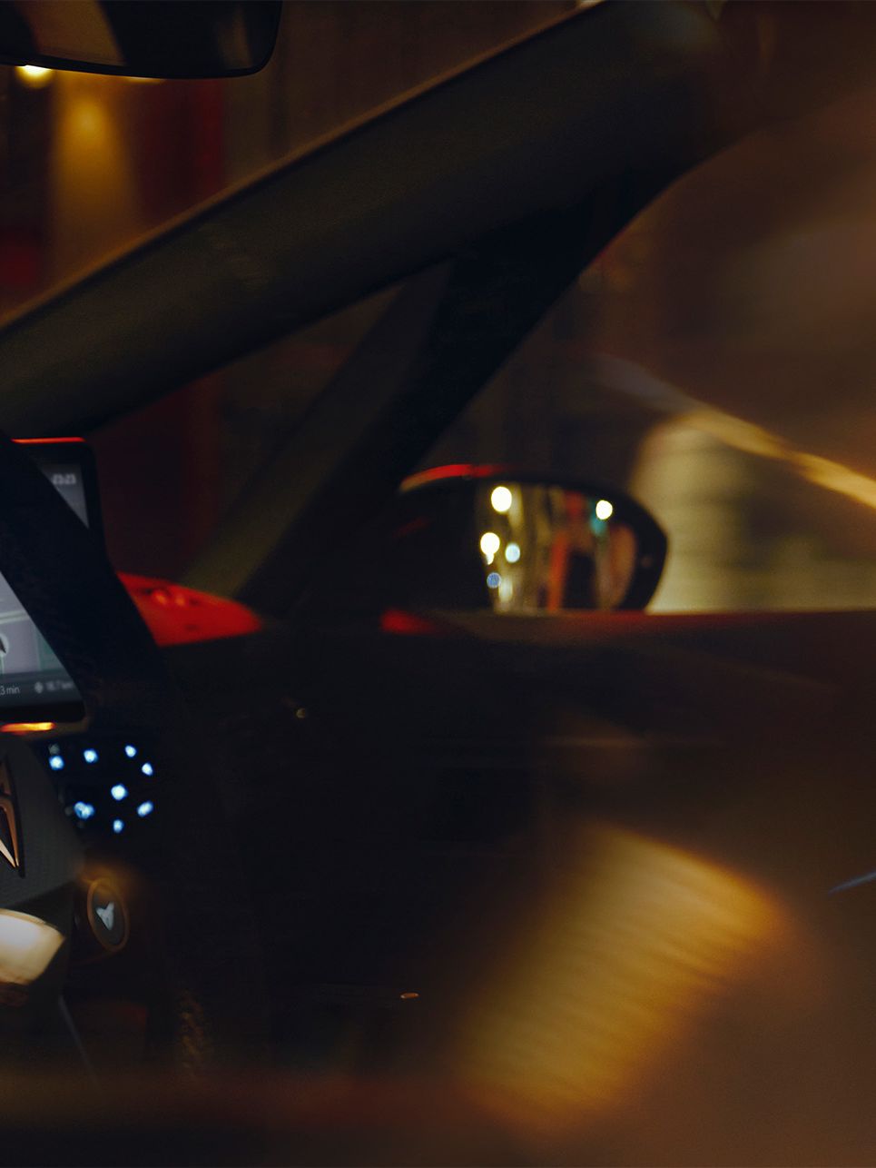 Interiér CUPRA Born s 12,9" infotainmentem a multifunkčním volantem