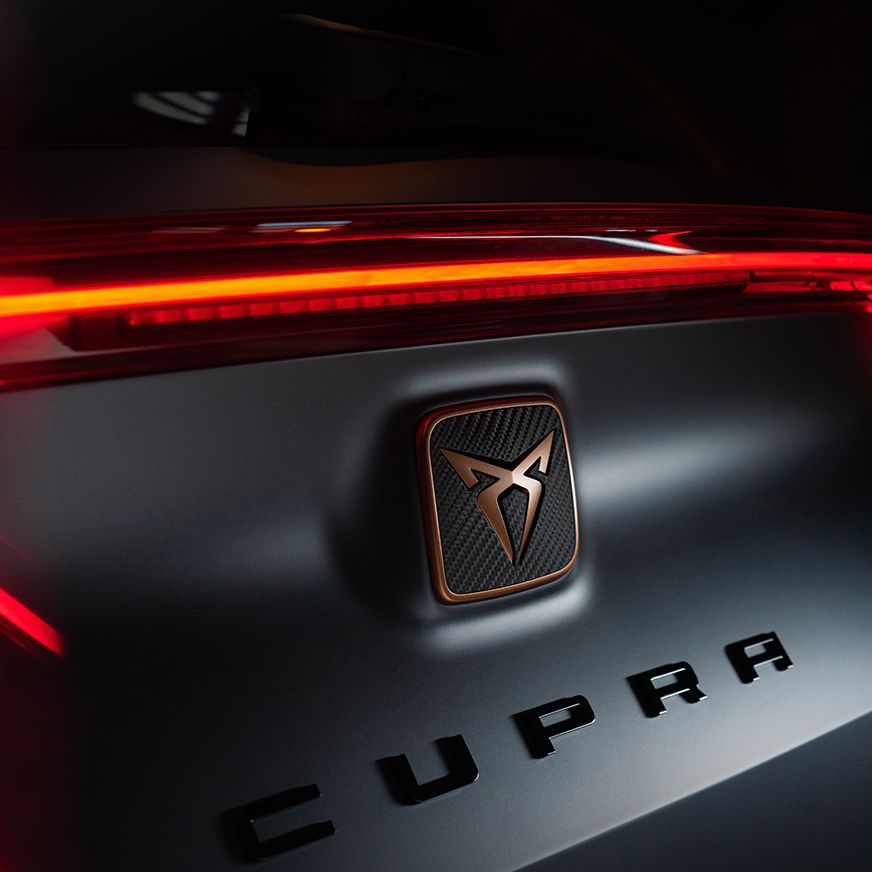 CUPRA Formentor VZ5 zadní strana vozu logo cupra