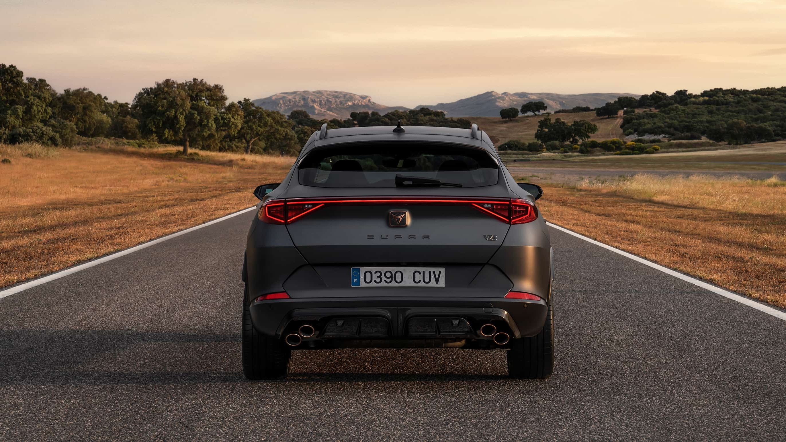 CUPRA Formentor VZ5 zadní pohled na vůz