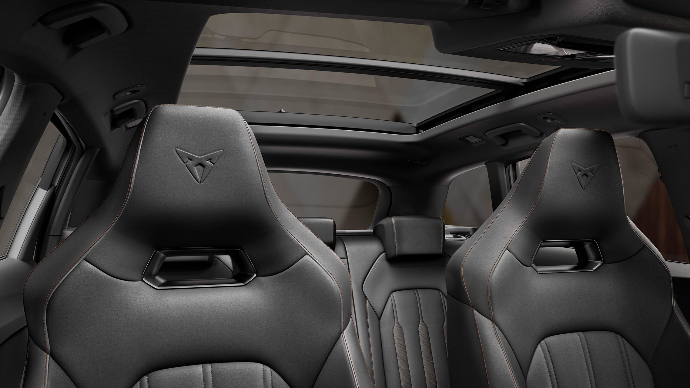 rodinný sportovní vůz CUPRA Leon Sportstourer ehybrid, pohled na interiér se skořepinovými sedadly