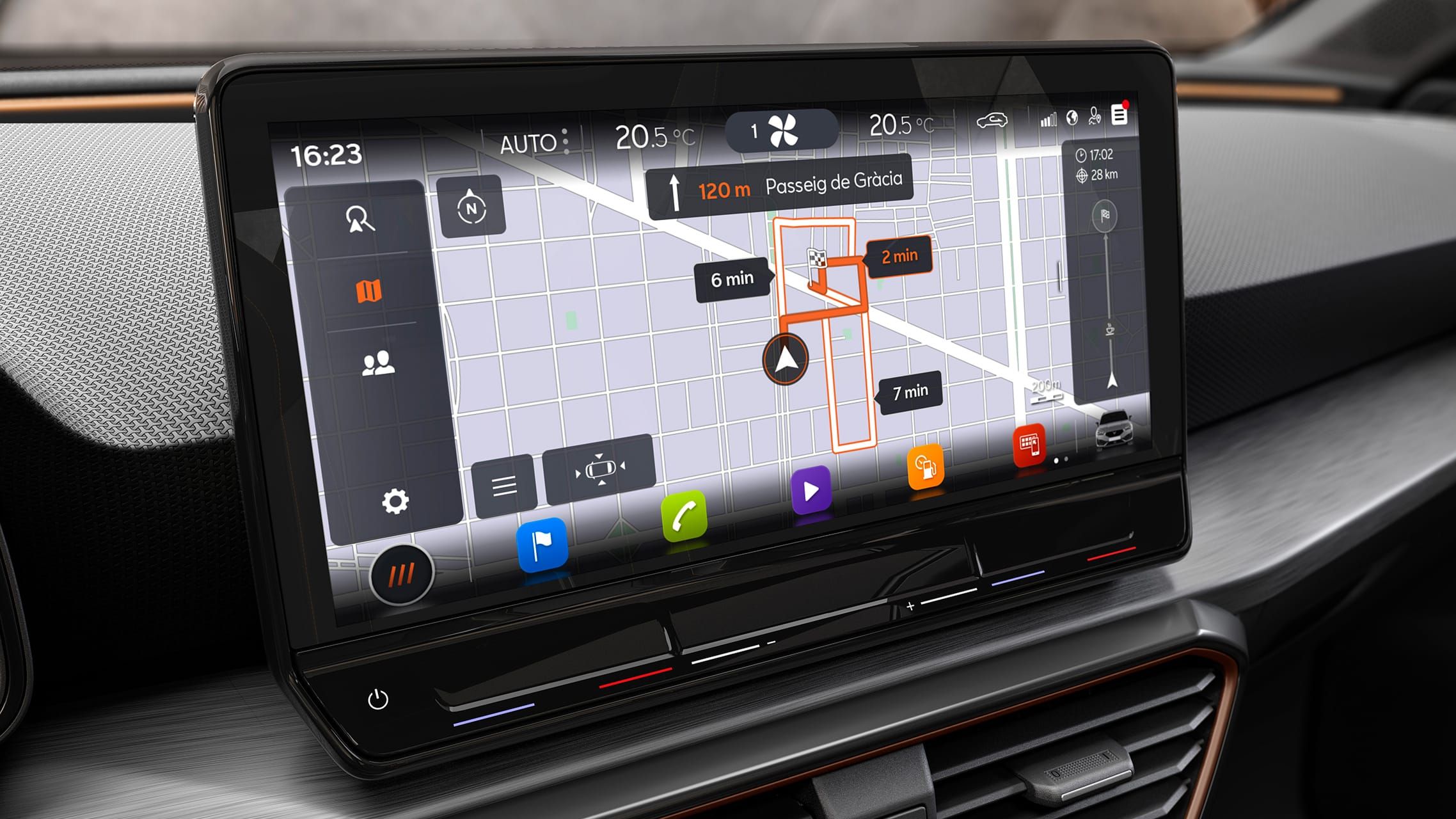 GPS navigace v reálném čase pro nový rodinný sportovní vůz CUPRA Leon Sportstourer ehybrid. 