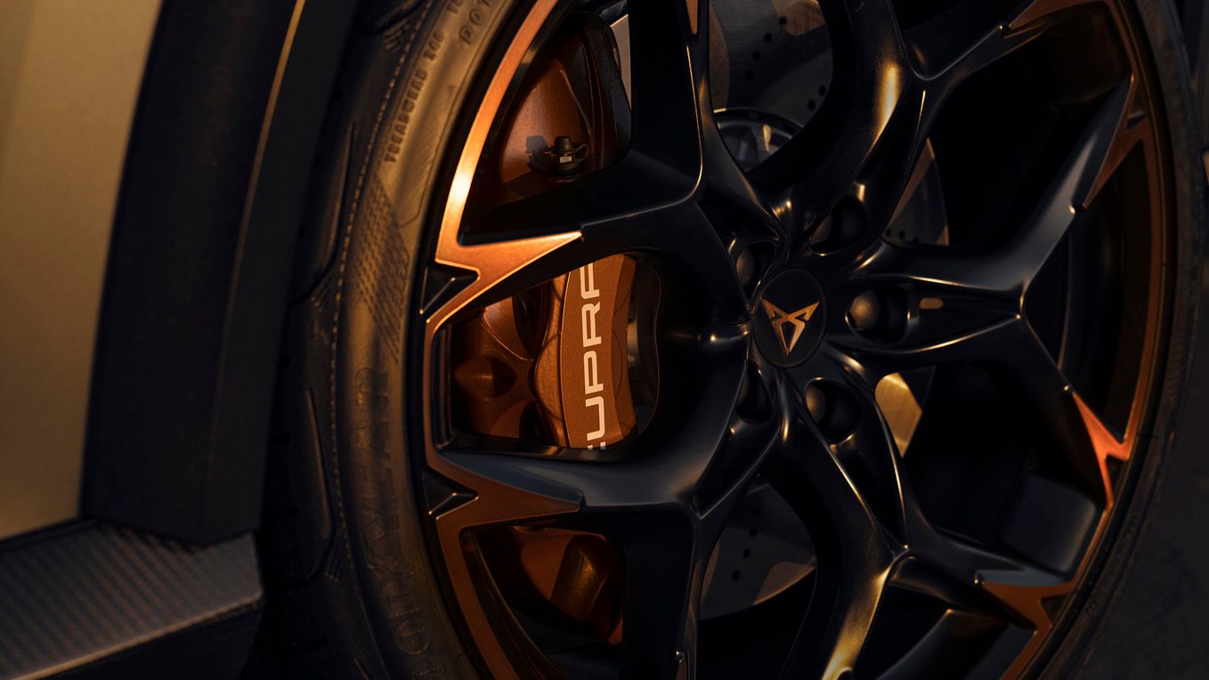 CUPRA Formentor VZ5 20" kola z lehkých slitin a brzdy AKEBONO 375 mm