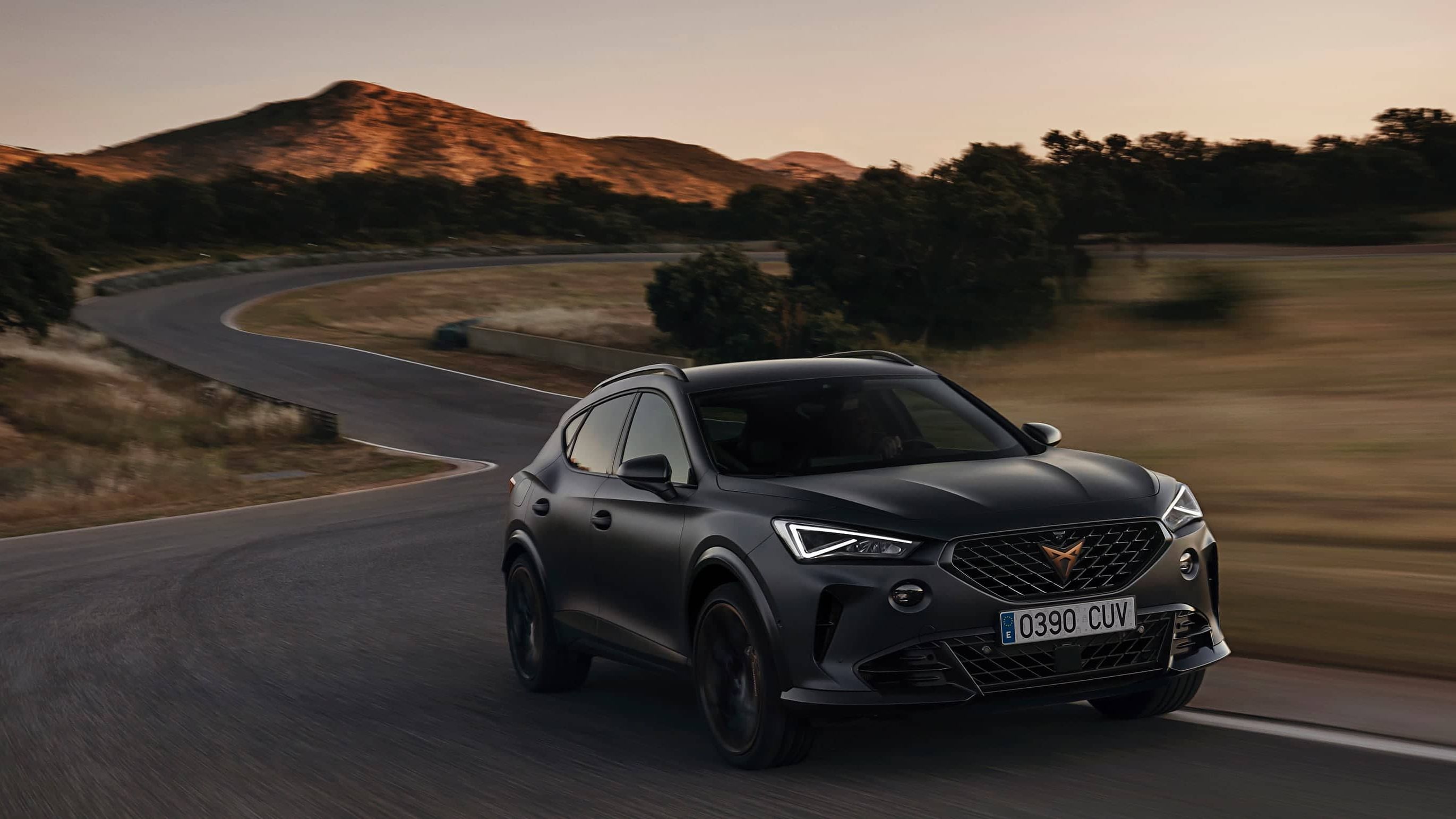 CUPRA Formentor VZ5 přední pohled za jízdy